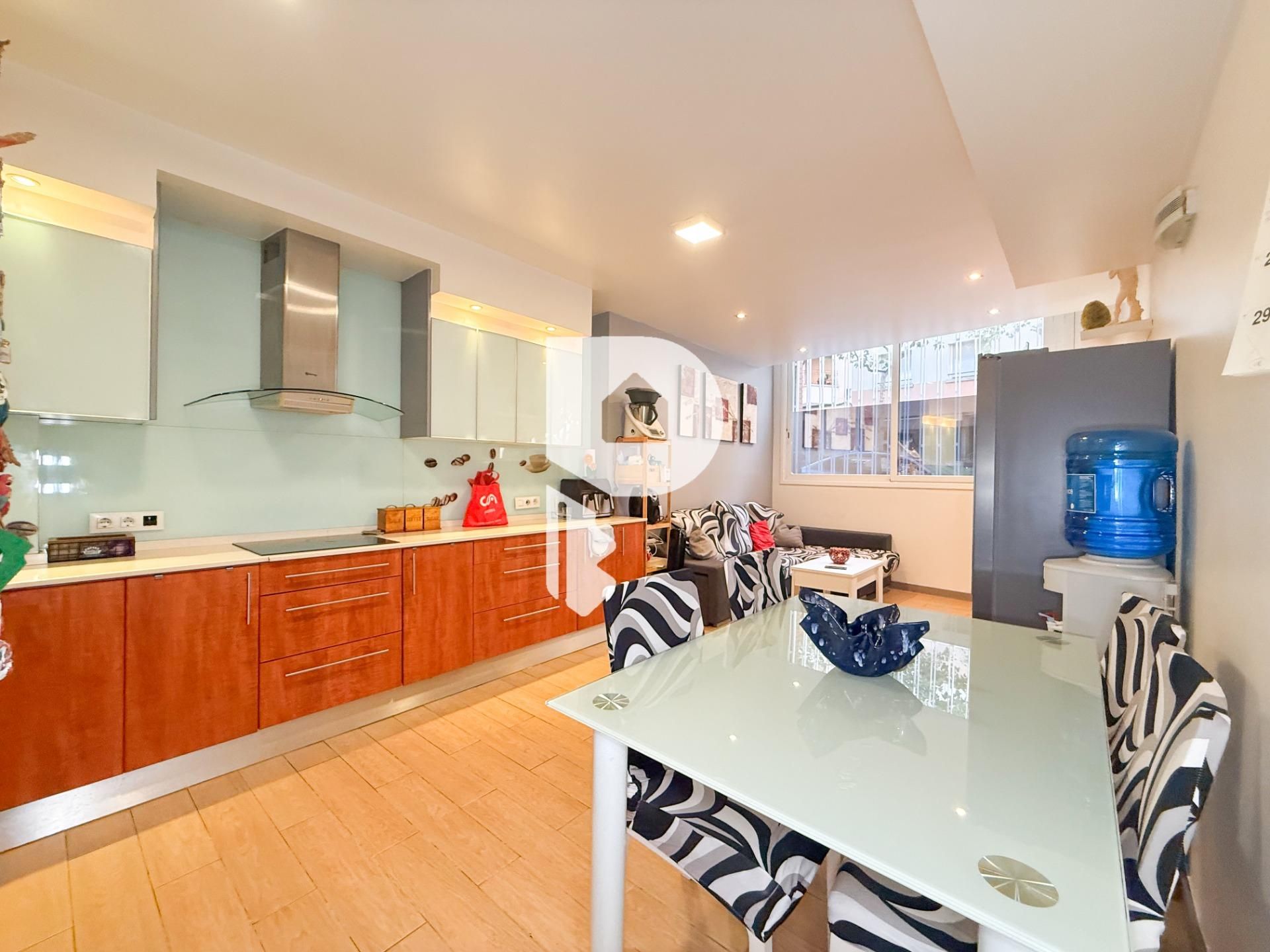 Vista exterior de Planta baixa en venda en Sant Feliu de Llobregat amb Aire condicionat, Calefacció i Parquet