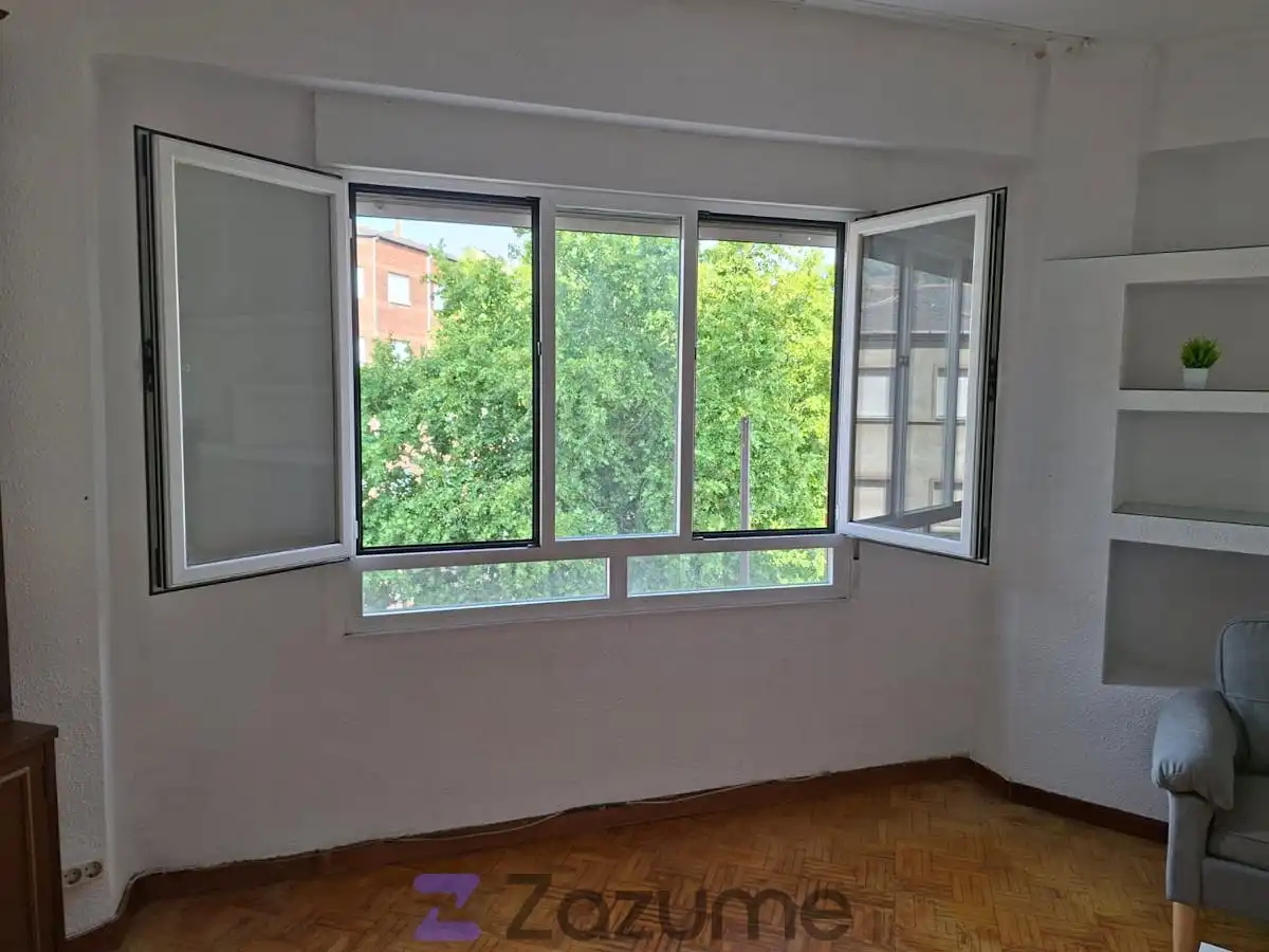 Bedroom of Flat for rent in Ponferrada  with Heating, Parquet flooring and Furnished