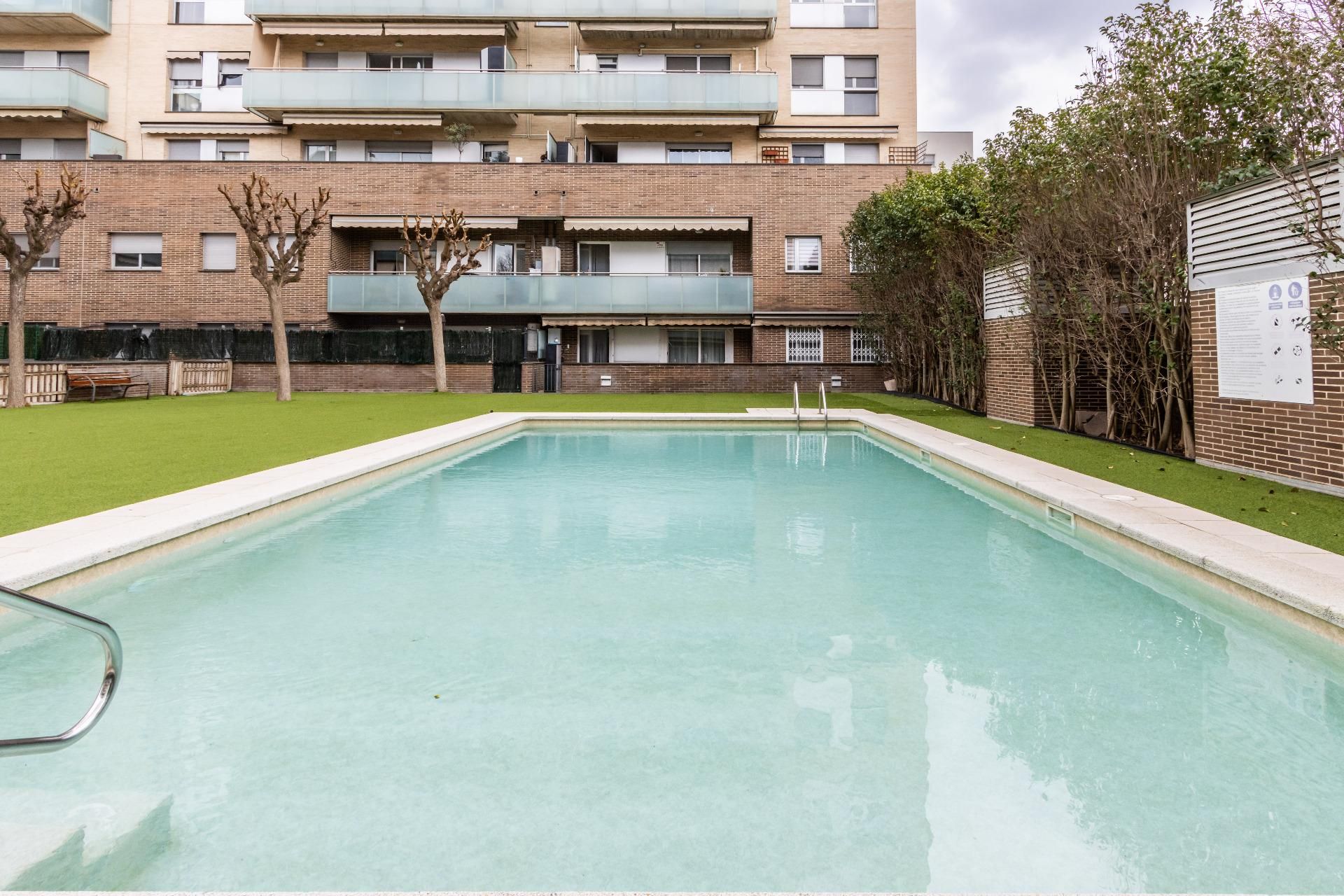Swimming pool of Flat for sale in Sabadell  with Heating, Balcony and Community pool
