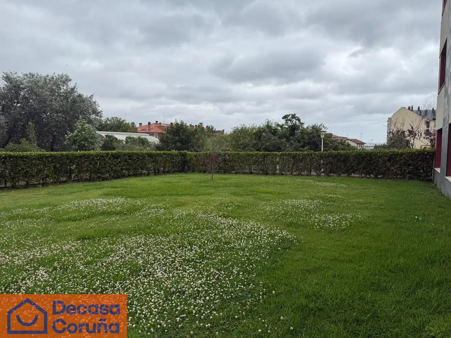 Jardín de Ático en venta en Oleiros con Calefacción, Parquet y Trastero