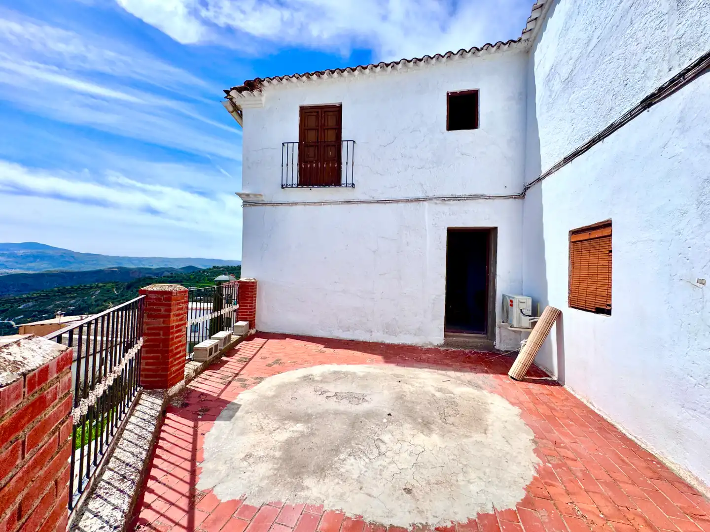 Vista exterior de Casa o xalet en venda en Válor amb Aire condicionat, Calefacció i Terrassa