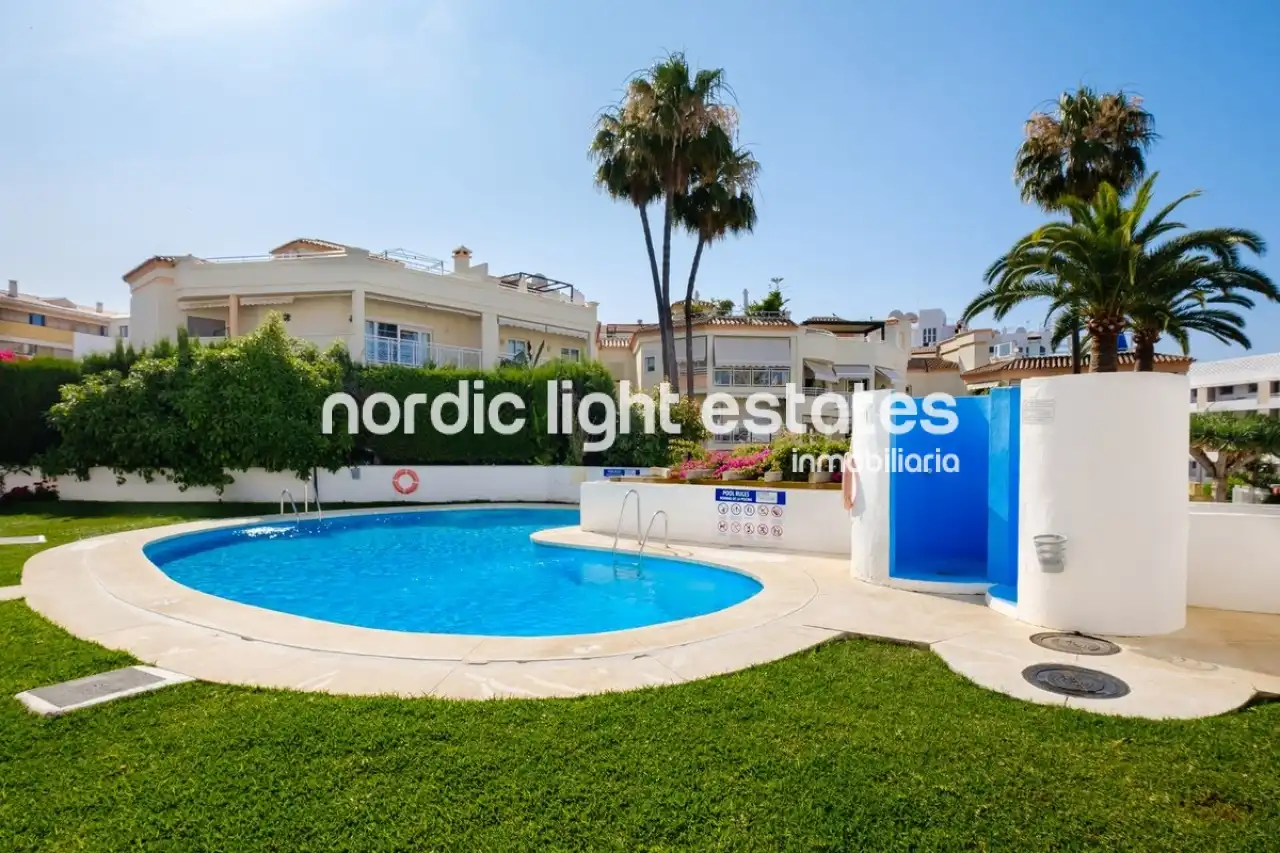 Außenansicht von Wohnung zum Verkauf in Nerja mit Terrasse, Schwimmbad und Möbliert