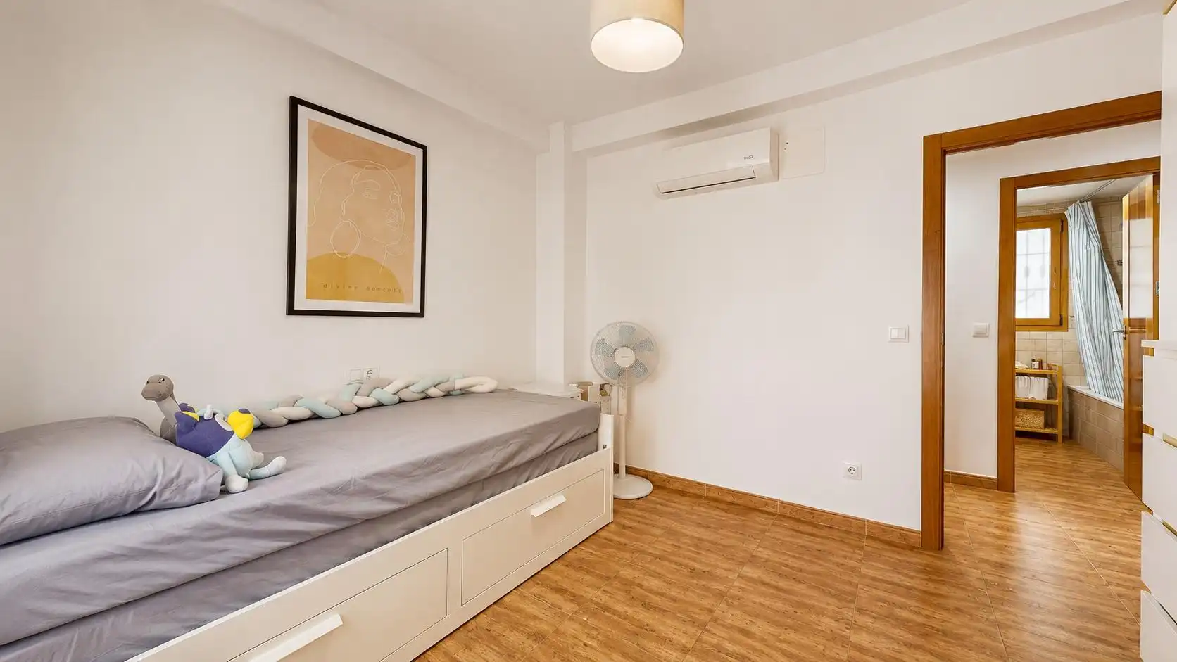Habitación de Piso en venta en Almería con Aire acondicionado y Balcón