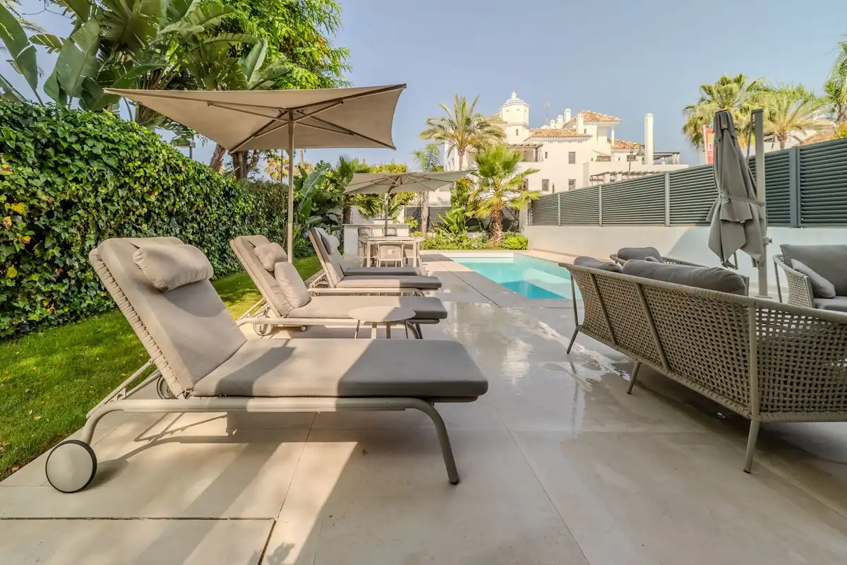 Terrasse von Haus oder Chalet zum Verkauf in Marbella mit Klimaanlage, Privatgarten und Terrasse