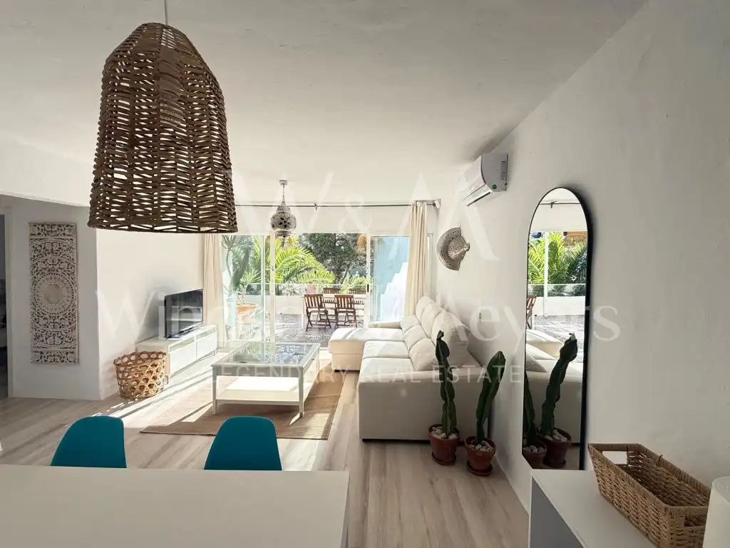 Wohnzimmer von Wohnungen zur Miete in Sant Josep de sa Talaia mit Klimaanlage, Privatgarten und Terrasse