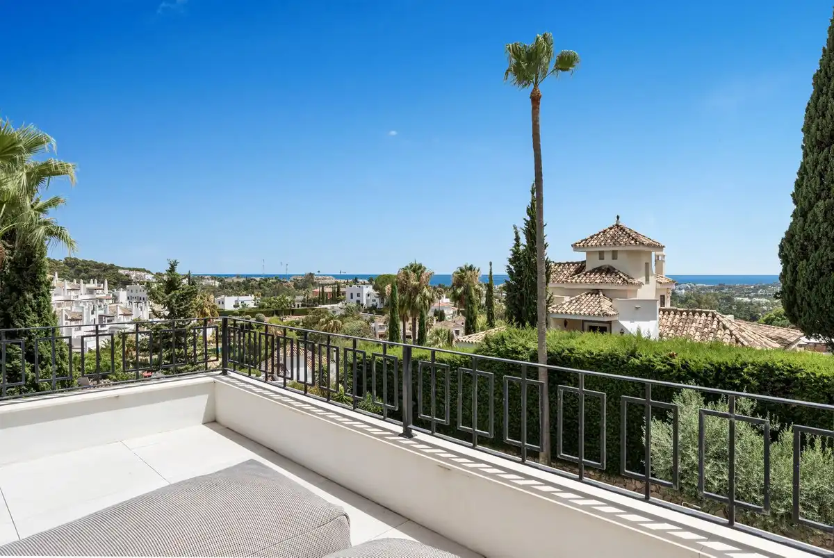 Terrace of Houses for sale in Nueva Andalucía