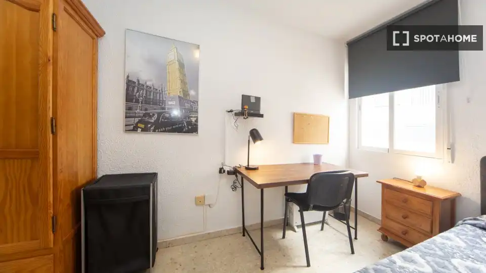 Habitación de Piso de alquiler en Granada con Aire acondicionado, Calefacción y Amueblado