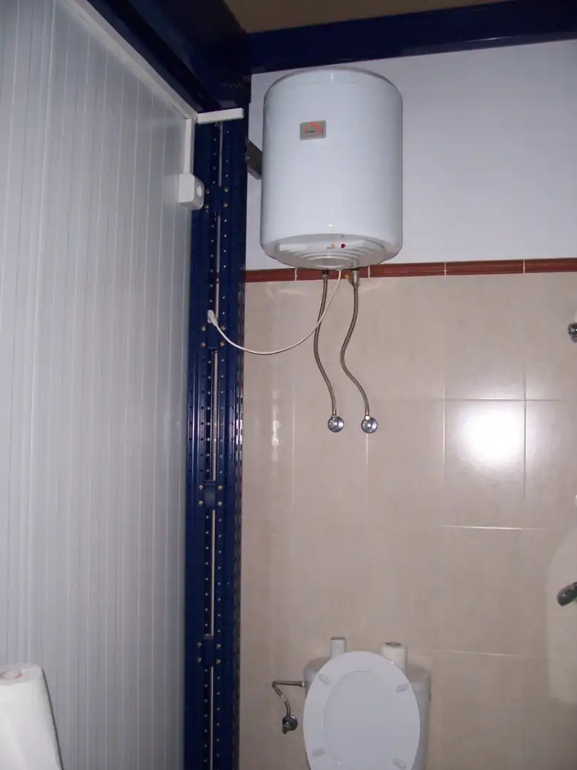 Baño de Nave industrial en venta en La Palma del Condado con Alarma