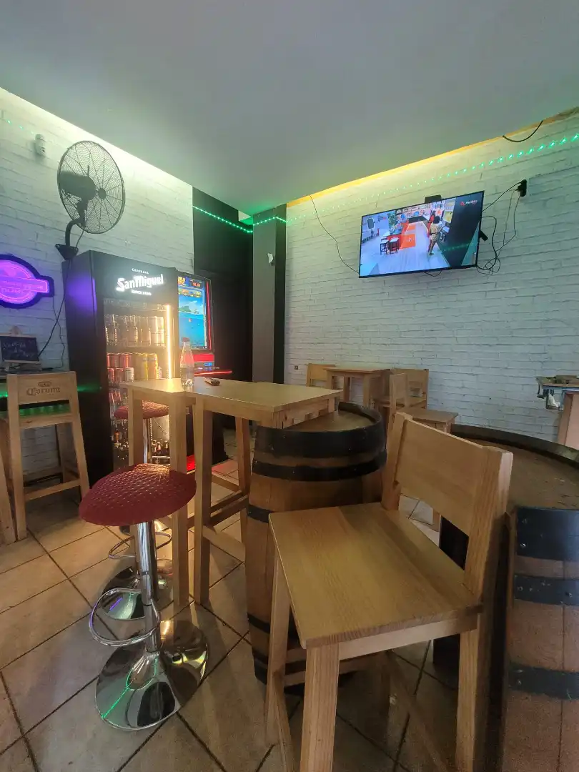 Local comercial en venda a Carrer de Carreras i Candi, imagen 2