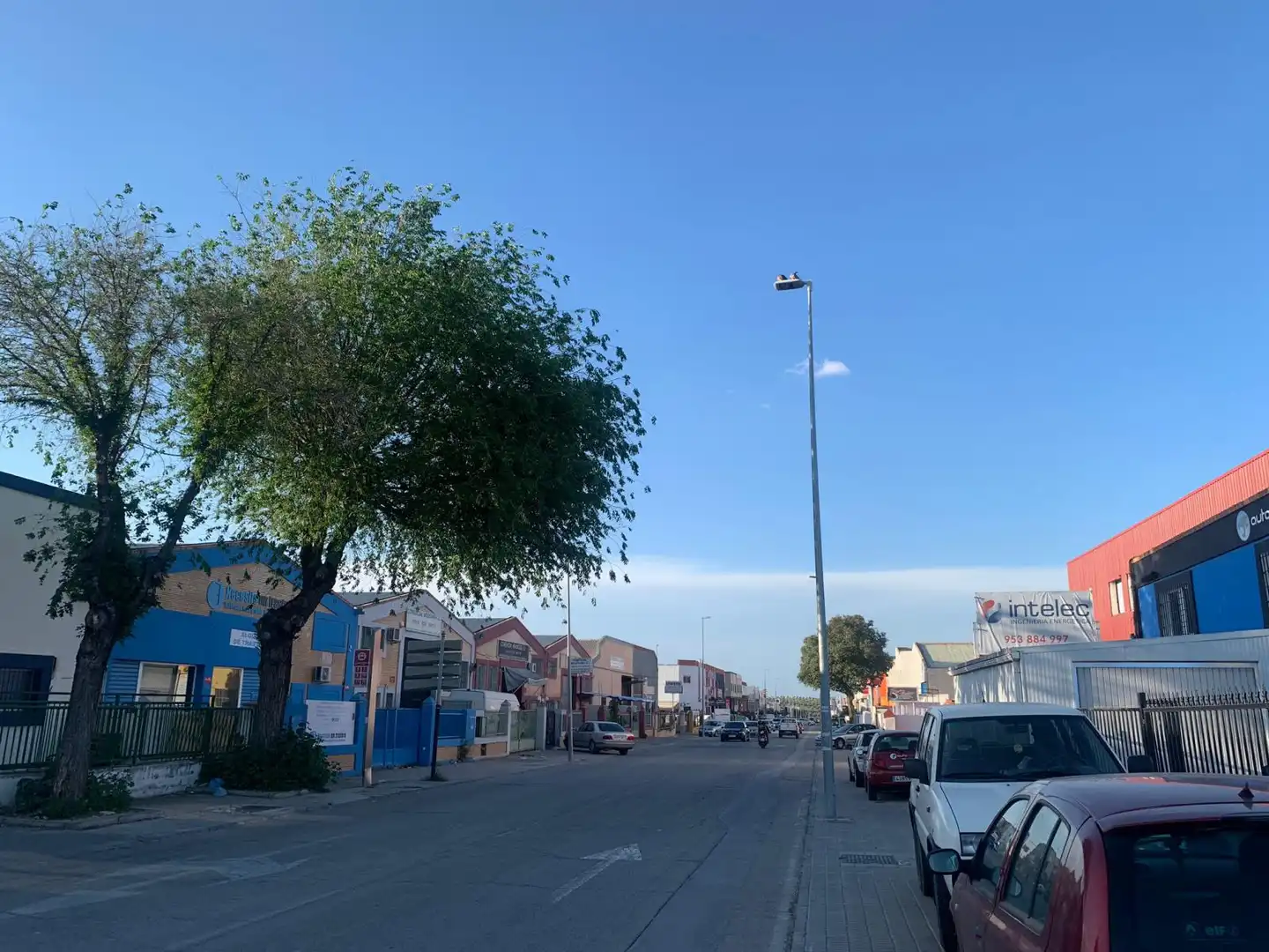 Fabrikhallen zur Miete in Calle Huelma, Renfe - Bulevar 1ª y 2ª Fase