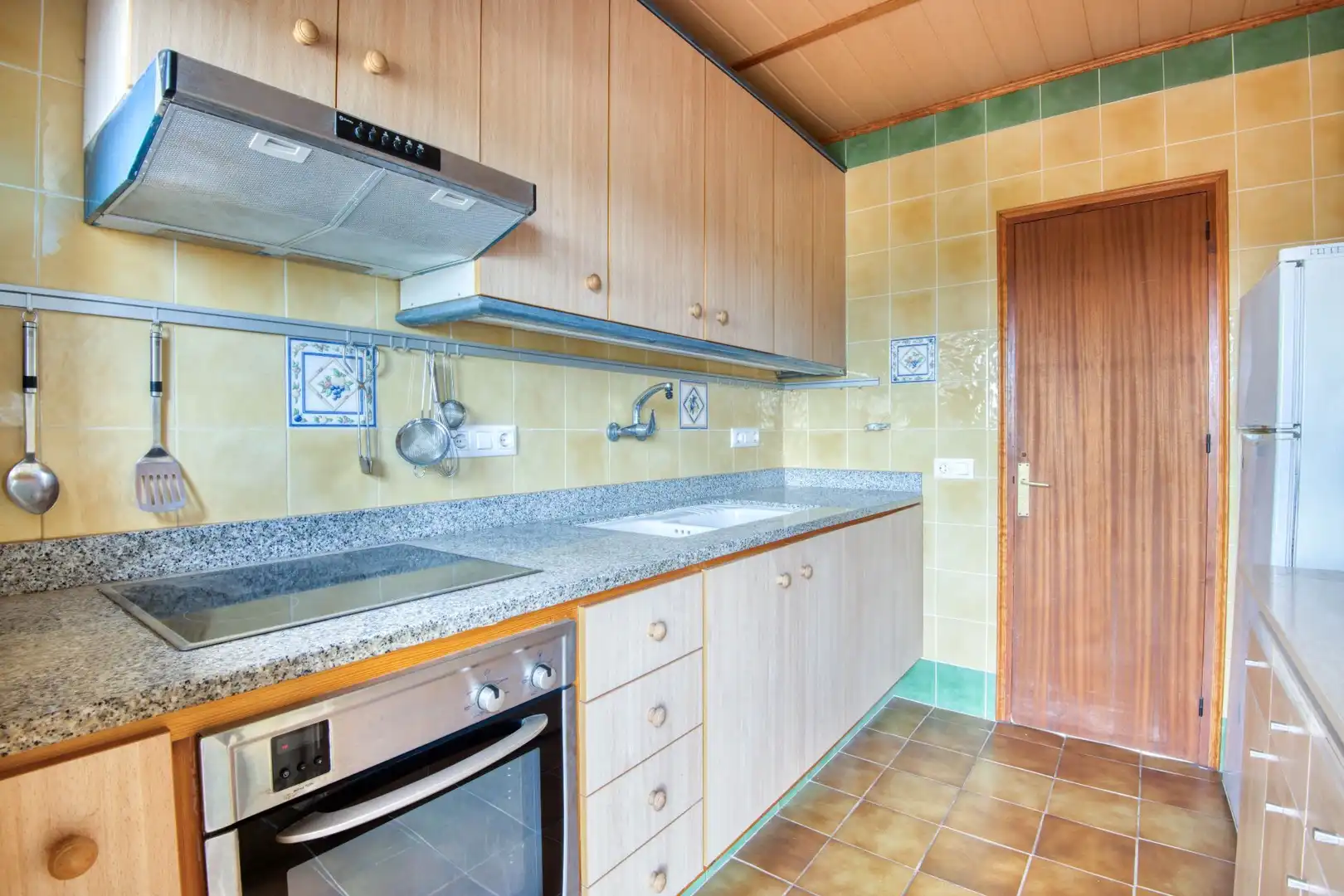 Küche von Country house zum Verkauf in Albons mit Privatgarten, Terrasse und Schwimmbad