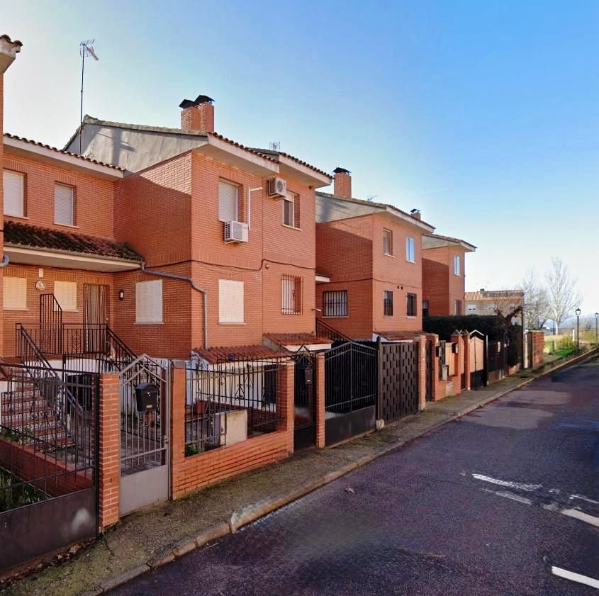 Exterior view of Single-family semi-detached for sale in Quismondo  with Air Conditioner, Heating and Private garden