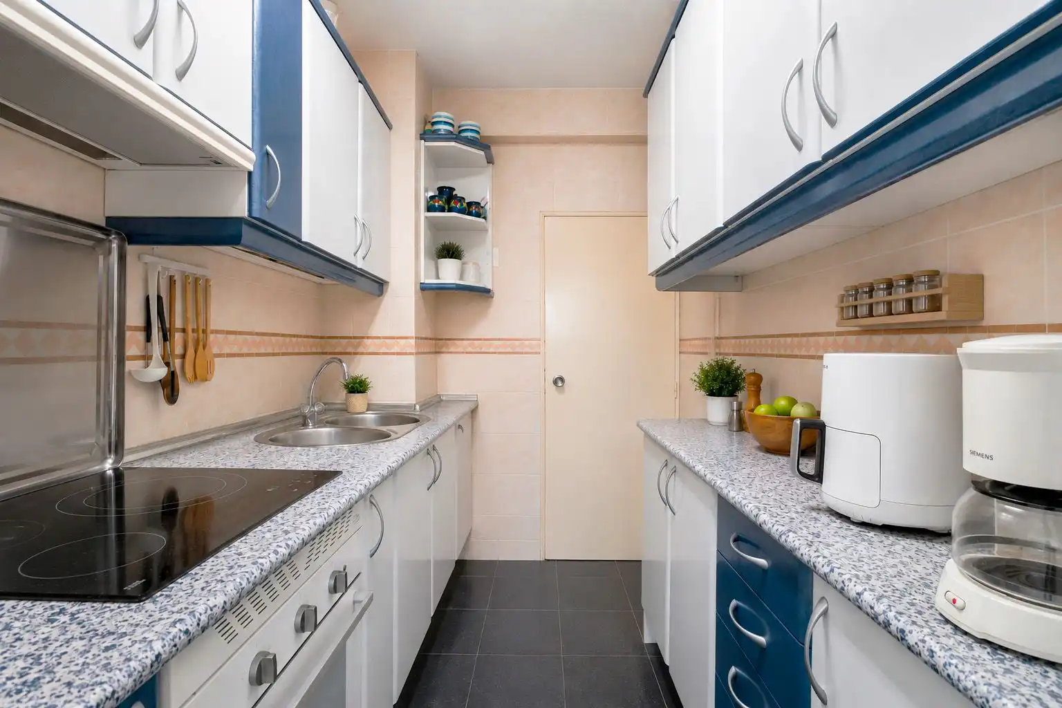 Cuina de Apartament en venda en Madrid amb Aire condicionat