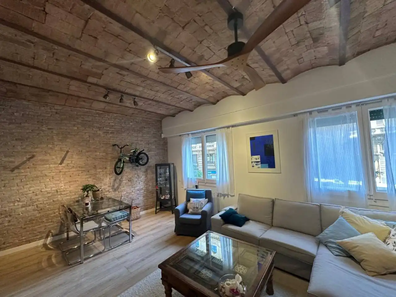 Sala de estar de Piso de alquiler en Barcelona con Aire acondicionado, Calefacción y Amueblado