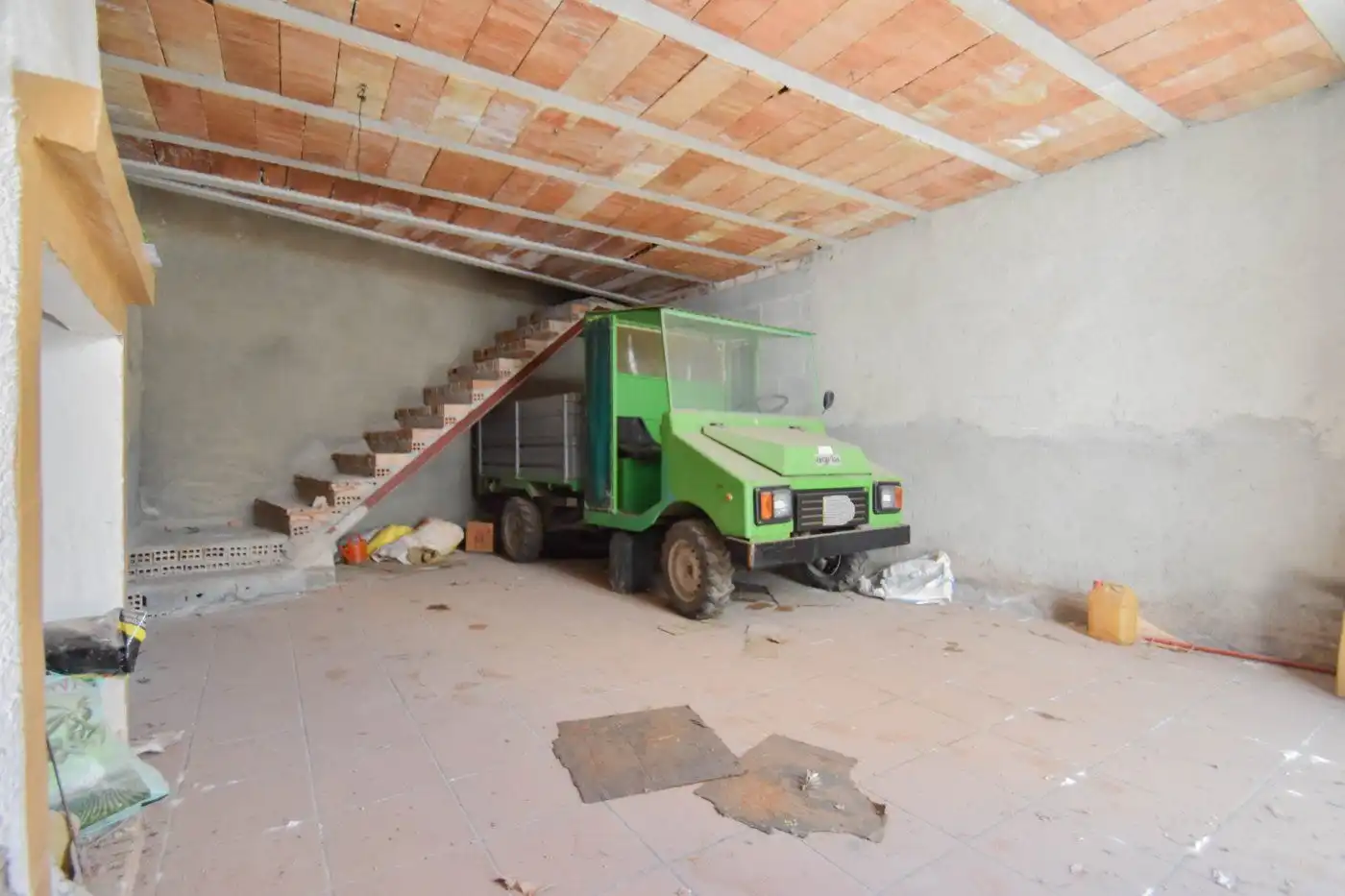 Garage for sale in Colomera