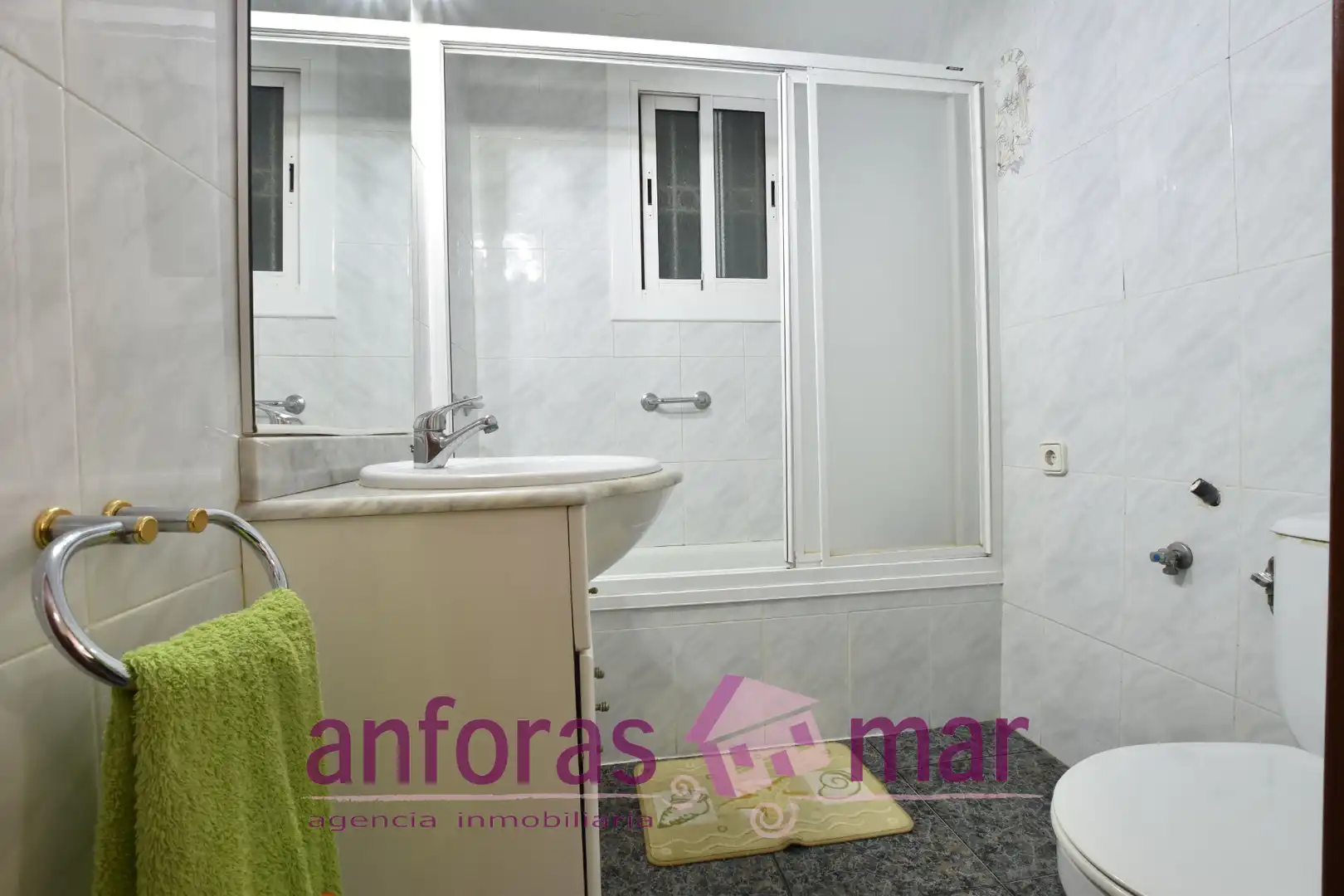 Baño de Piso en venta en Torredembarra con Calefacción y Terraza