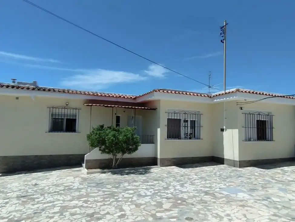 Villa avec jardin à vendre à calle Forcall 16