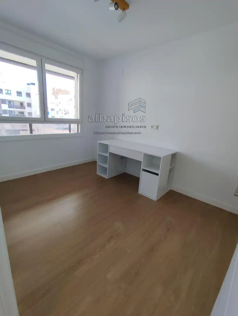 Wohnung zur Miete in Albacete mit Heizung, Terrasse und Abstellraum