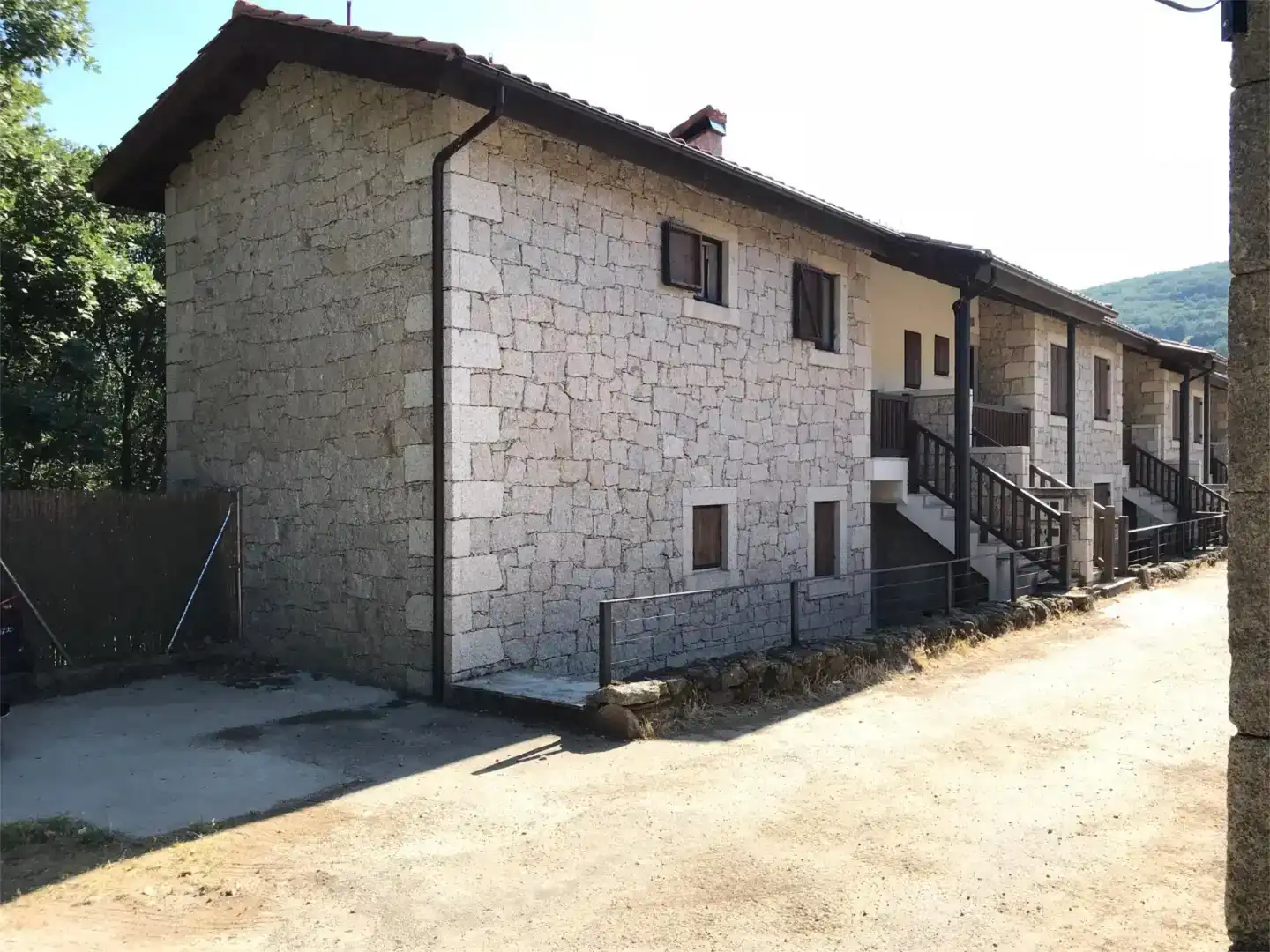 Vista exterior de Casa adosada en venda en Solana de Ávila amb Jardí privat, Balcó i Piscina comunitària