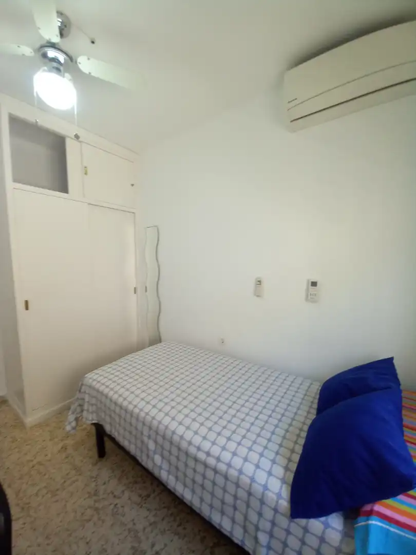 Habitación de Piso de alquiler en Málaga con Aire acondicionado, Amueblado y Horno