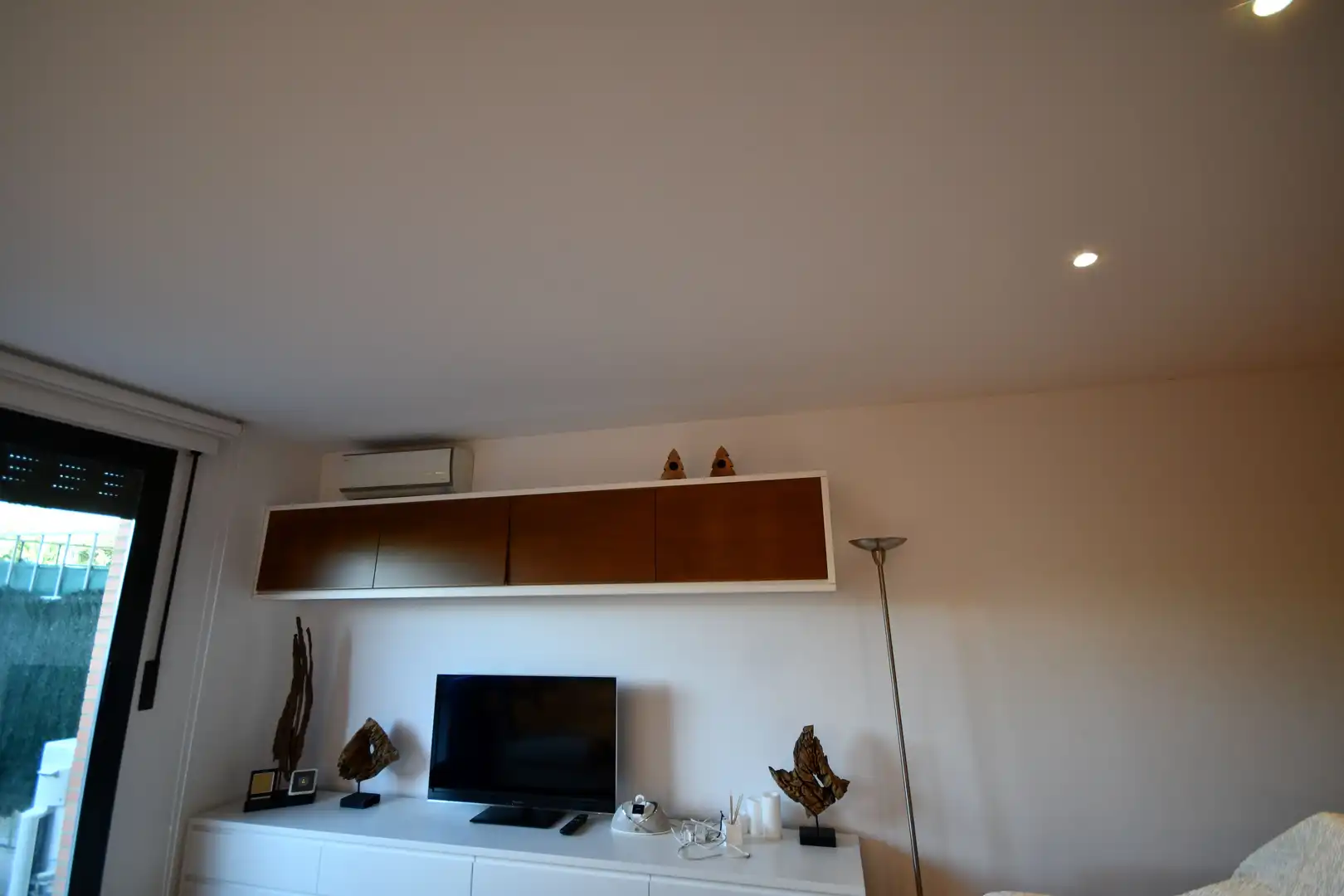 Wohnzimmer von Erdgeschoss zum Verkauf in Lardero mit Klimaanlage, Heizung und Terrasse