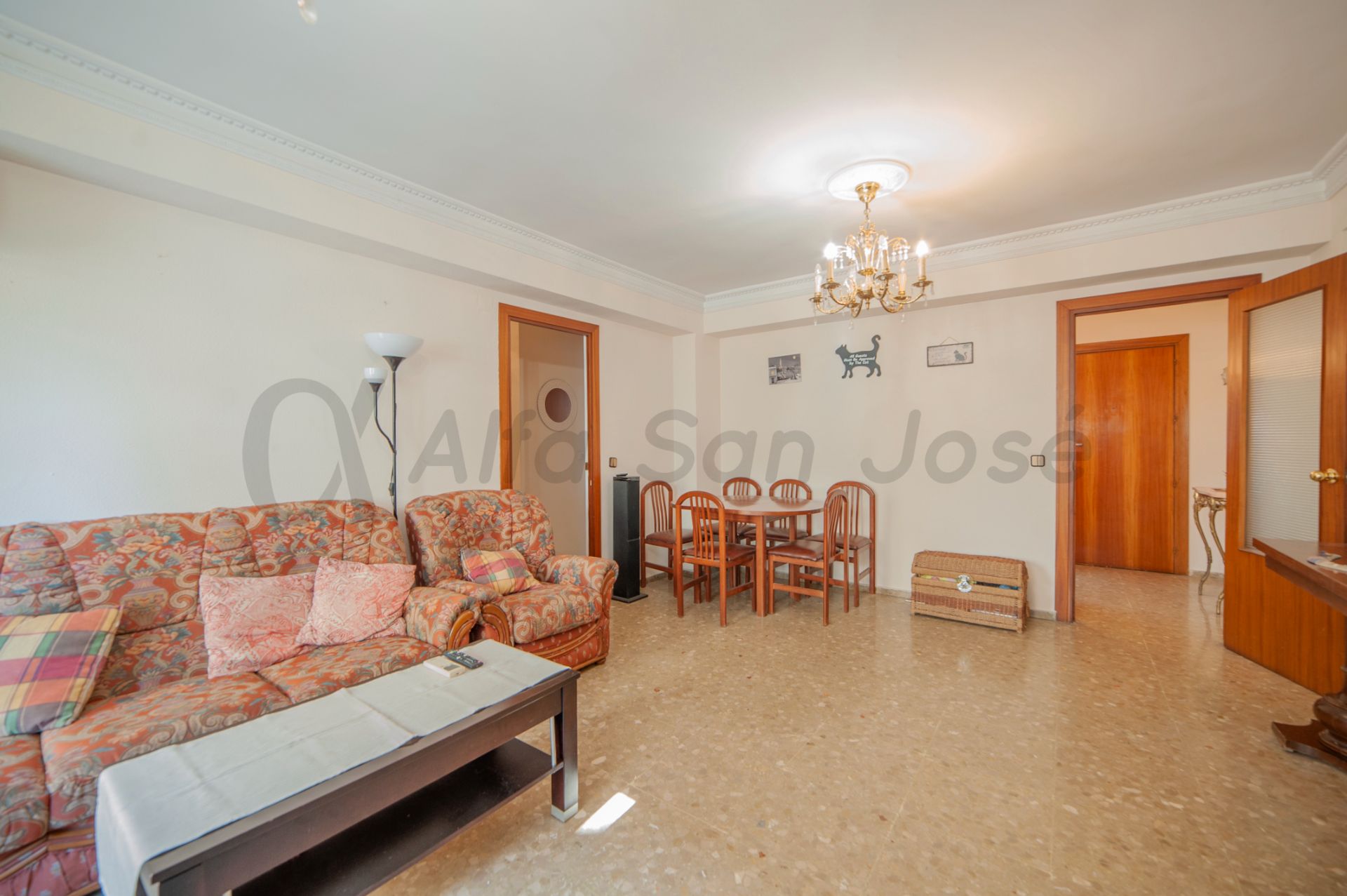 Piso en venta en Ronda de Capuchinos, San Julián, Casco Antiguo