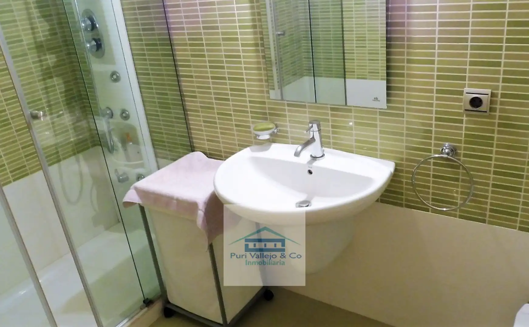Bathroom of Flat for rent in Córdoba  with Air Conditioner, Terrace and Storage room