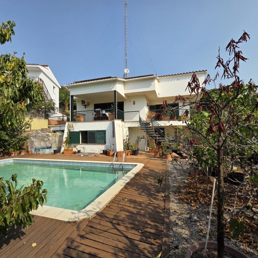 Piscina de Casa o xalet en venda en Sant Vicenç de Montalt amb Calefacció