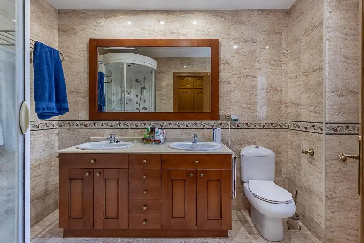 Baño de Casa adosada en venta en Granada con Calefacción, Jardín privado y Terraza
