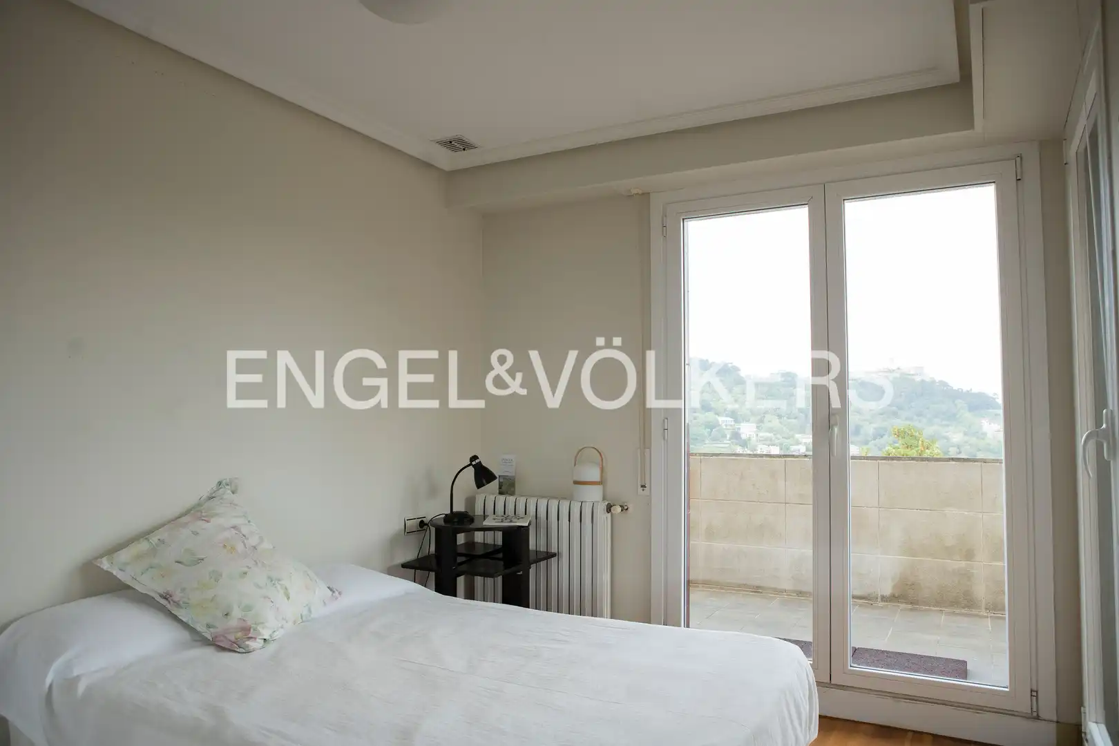Flat for rent in Manuel Vázquez Montalbán Kalea, Aiete