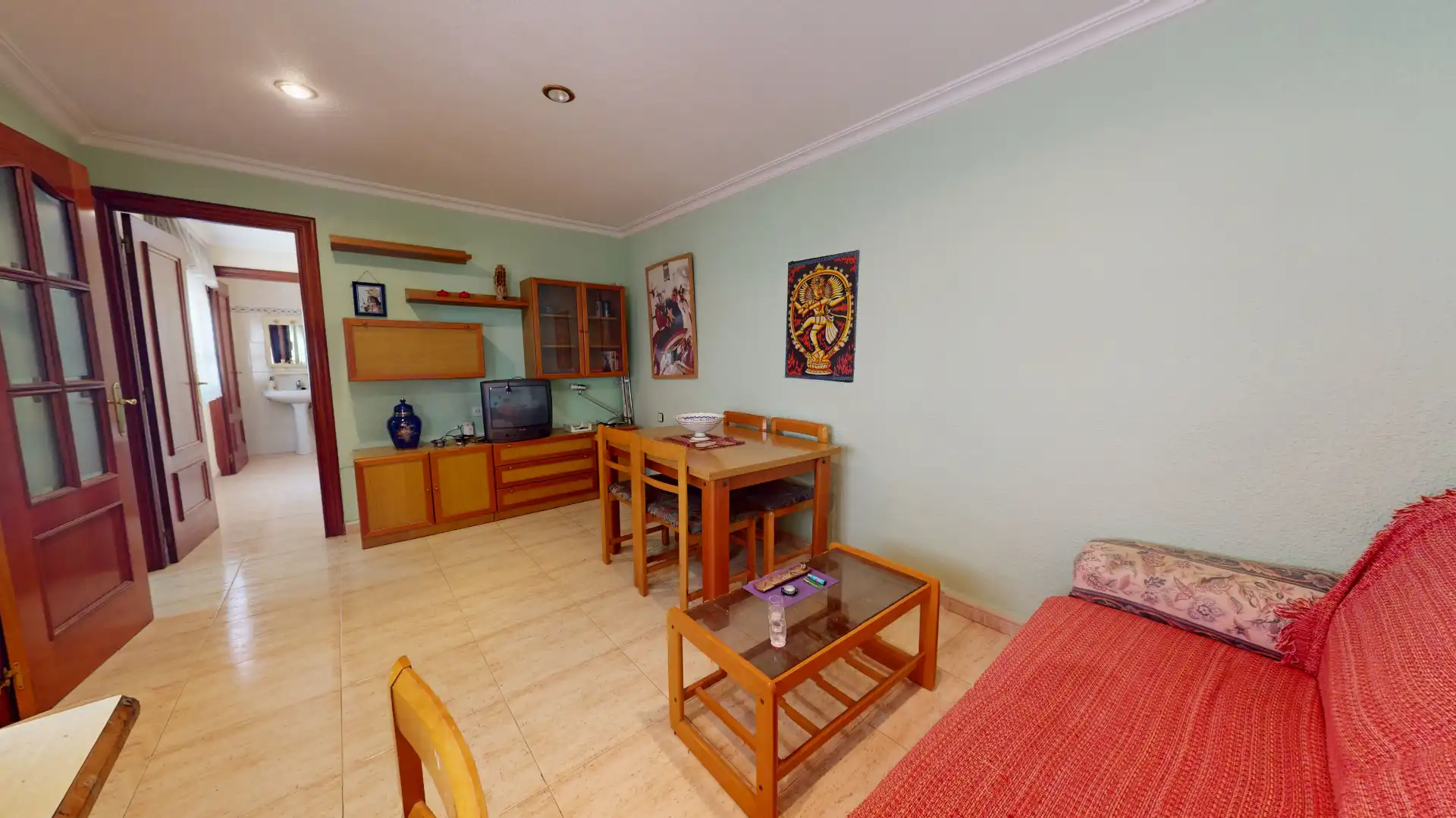 Sala d'estar de Casa adosada en venda en Elda amb Aire condicionat, Terrassa i Traster