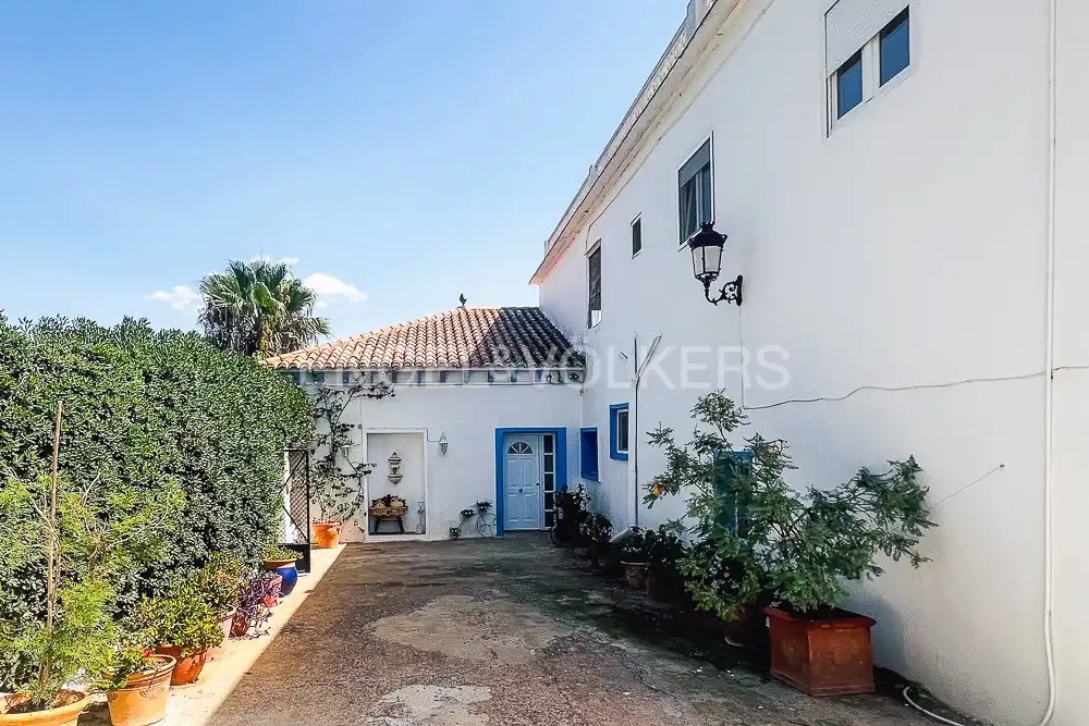 Vista exterior de Casa o xalet en venda en Riba-roja de Túria amb Aire condicionat, Calefacció i Jardí privat