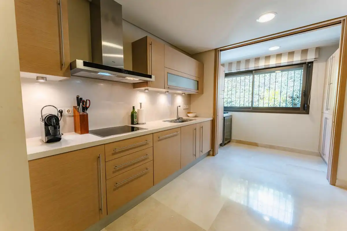 Cuina de Apartament en venda en Benahavís amb Alarma