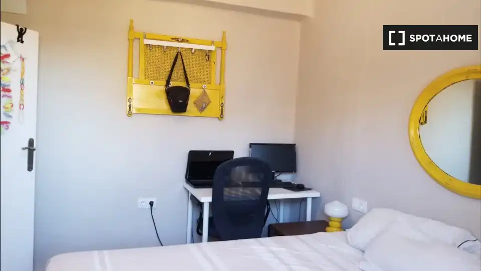 Habitación de Piso para compartir en Sevilla con Aire acondicionado, Calefacción y Amueblado