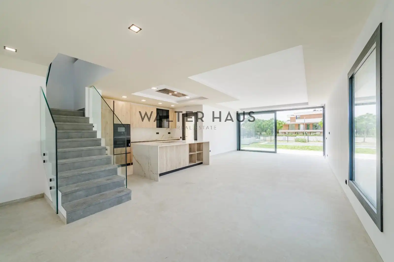Adosado con terraza en venta en Carrer de la Selva, imagen 2