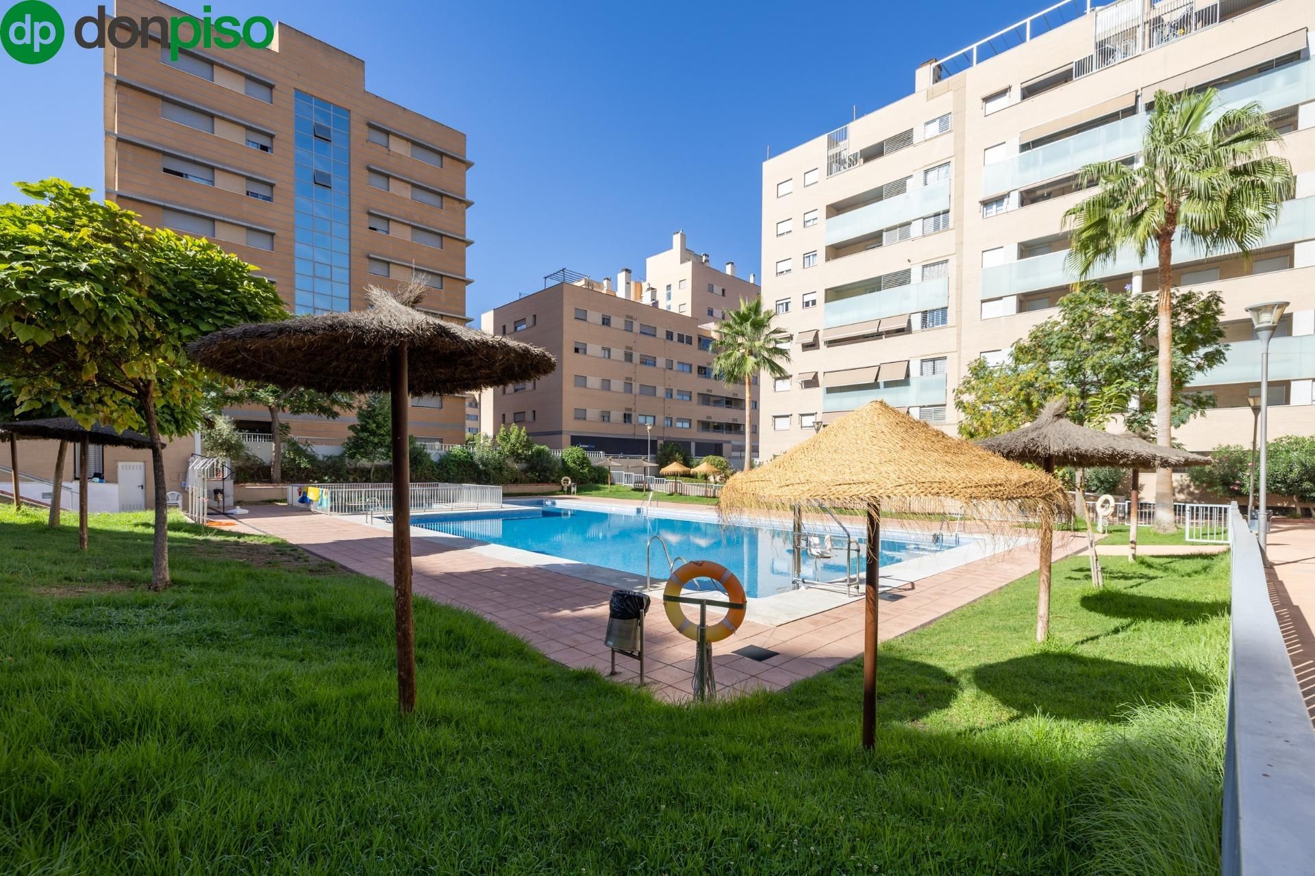 Swimming pool of Flat for sale in  Granada Capital  with Air Conditioner, Heating and Private garden