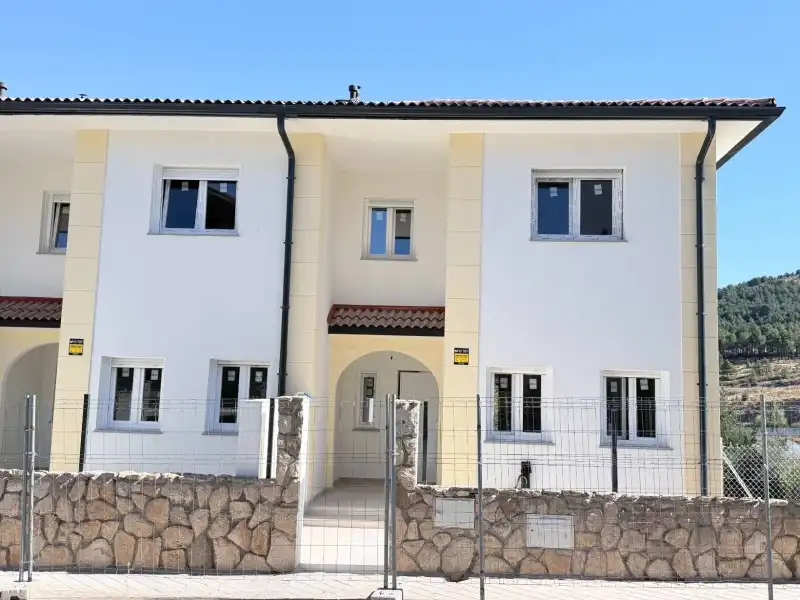 Casa aparellada amb jardí en venda a San Rafael, imagen 12