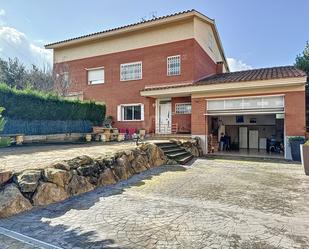 Vista exterior de Casa o xalet en venda en Vilanova del Vallès amb Calefacció, Terrassa i Piscina