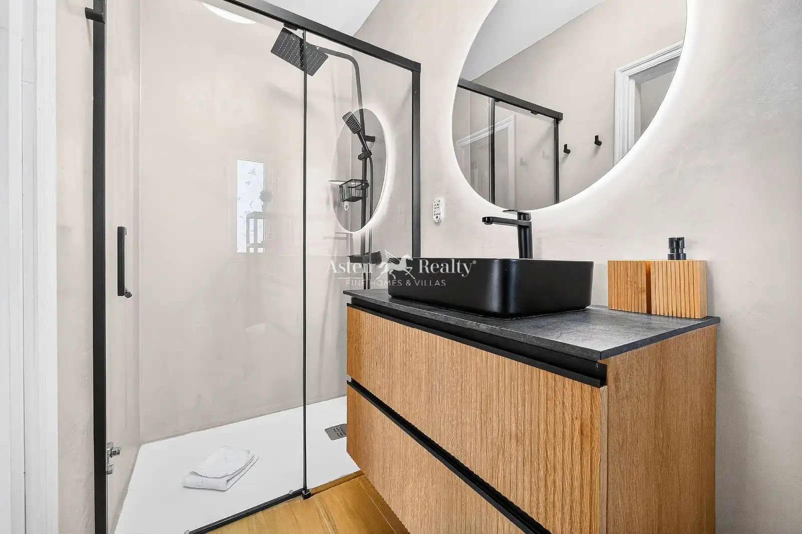Baño de Apartamento en venta en Adeje con Terraza, Piscina y Amueblado
