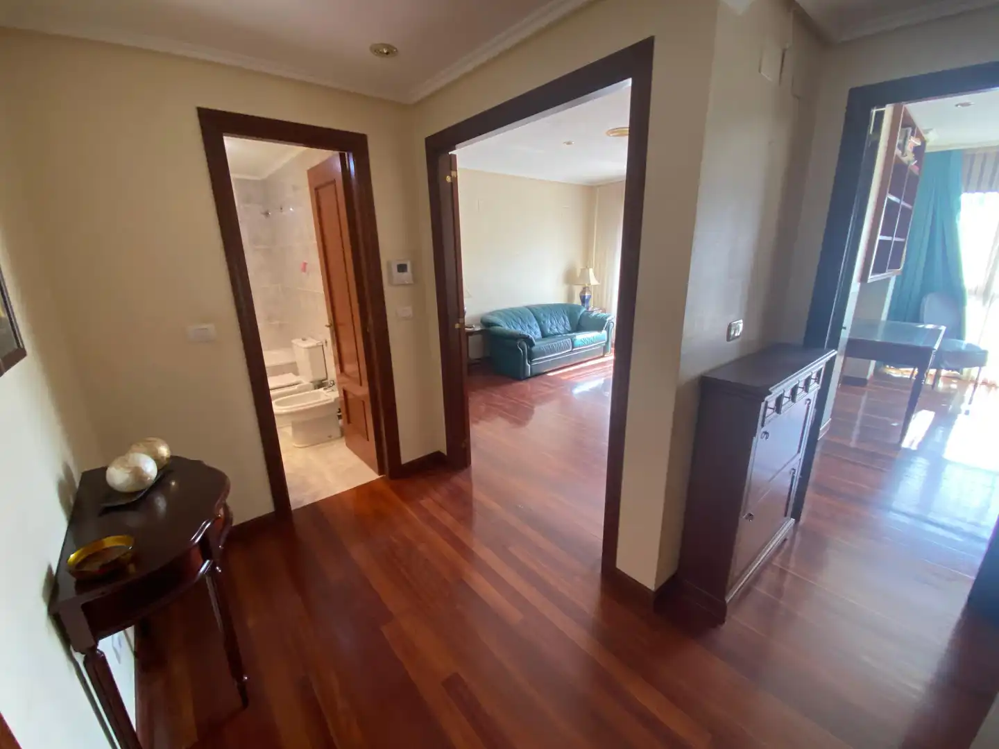 Sala de estar de Piso en venta en Castro-Urdiales con Calefacción, Jardín privado y Parquet