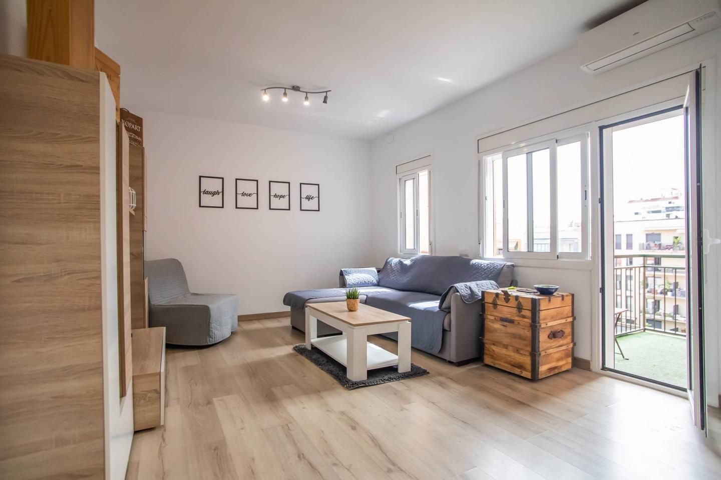 Flat to rent in Carrer de Provença, El Camp de l'Arpa del Clot