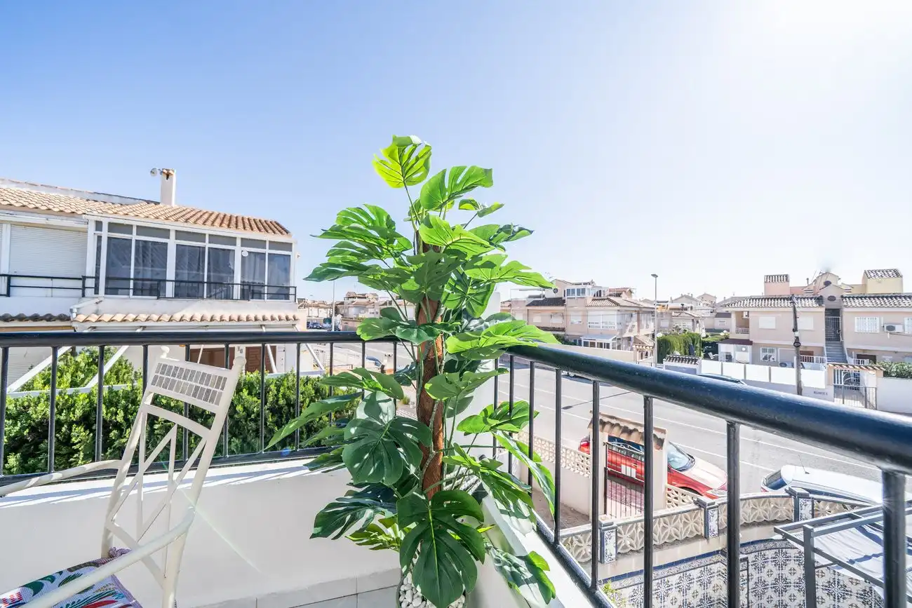 Terraza de Apartamento en venta en Torrevieja con Aire acondicionado, Piscina y Amueblado