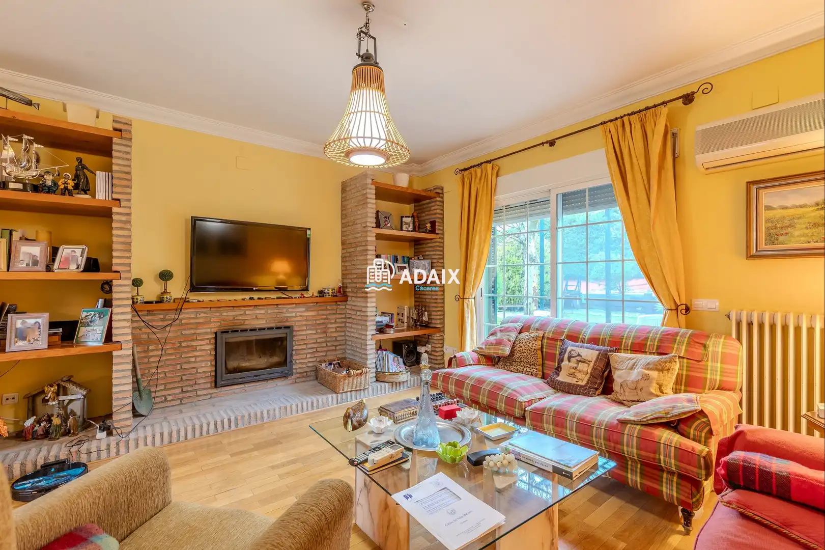 Vista exterior de Casa o xalet en venda en Cáceres amb Aire condicionat, Calefacció i Terrassa