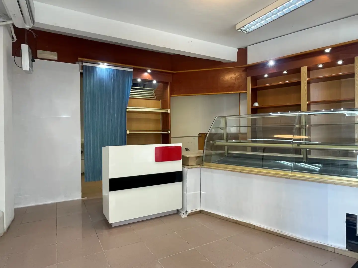 Commercial properties for rent in Alcalá de Henares  with Air Conditioner