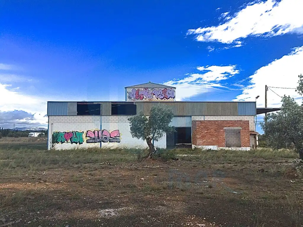 Nau industrial en venda a L'Ampolla