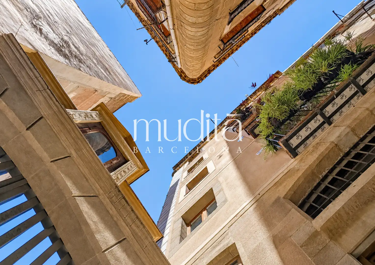 Exterior view of Apartments for sale in Barcelona  with Heating and Alarm