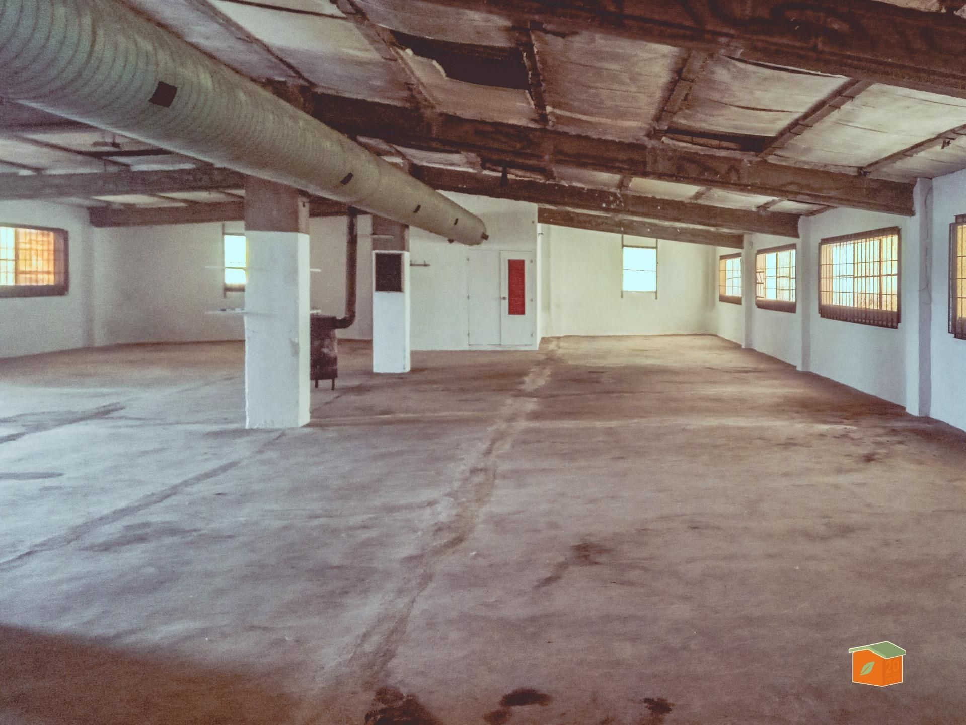 Industrial buildings to rent in Masdenverge