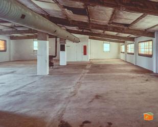 Industrial buildings to rent in Masdenverge
