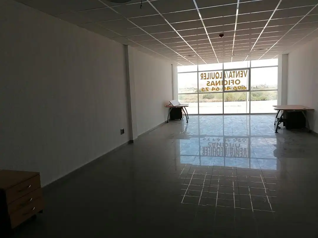 Oficina de alquiler en Los Alcázares