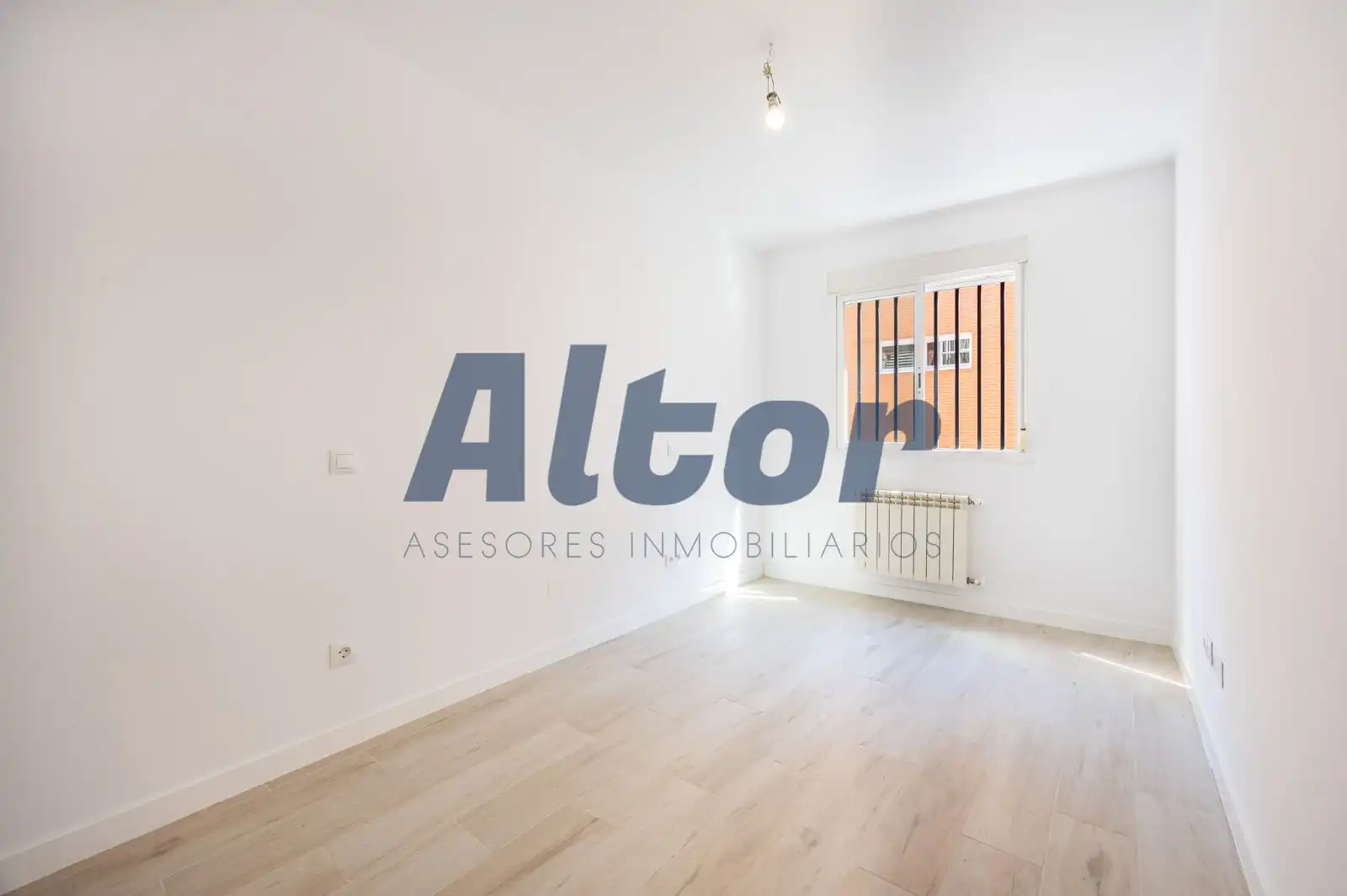 Bedroom of Flat for sale in Madrid  with Air Conditioner, Heating and Storage room